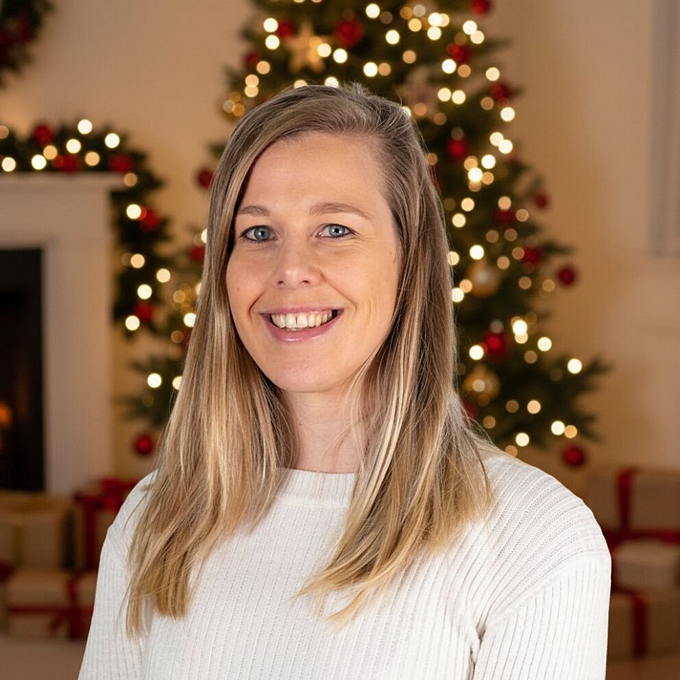 1000 X1000 Chloe Six